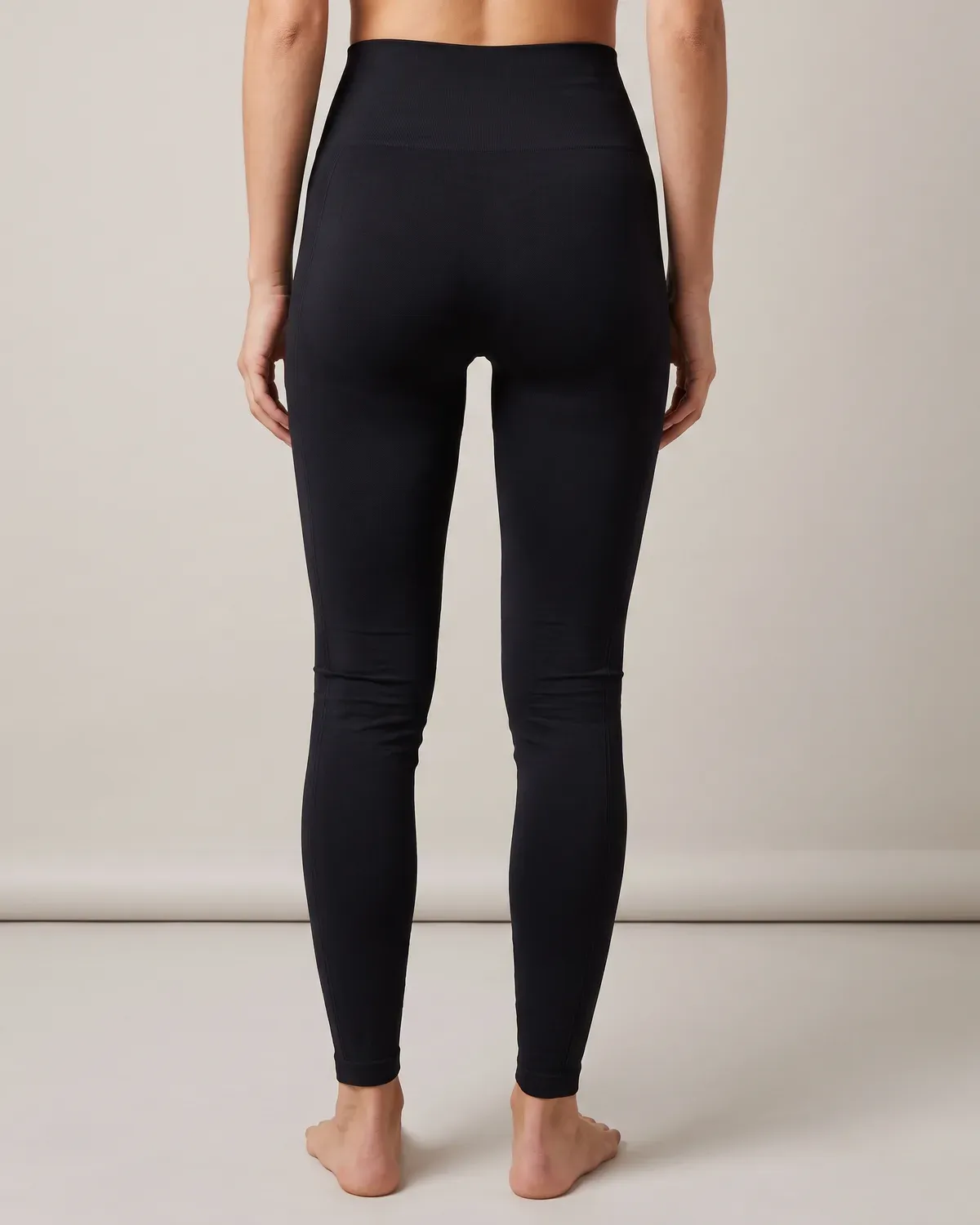 Contour Seamless Legging in Black, back